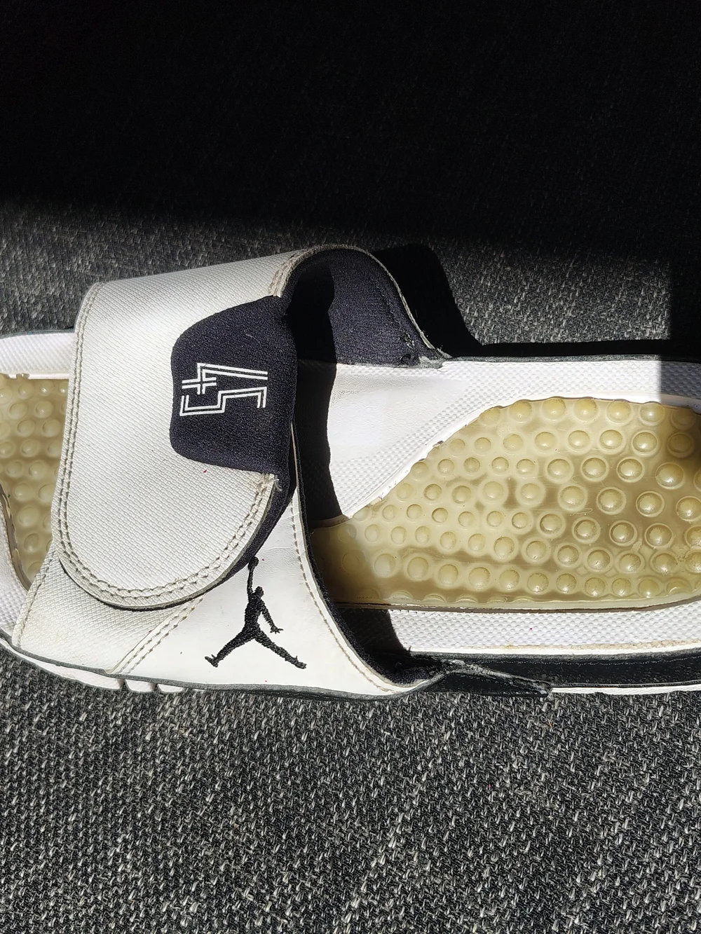 Size 10 - Jordan Hydro 11 White/Black 45 Slides